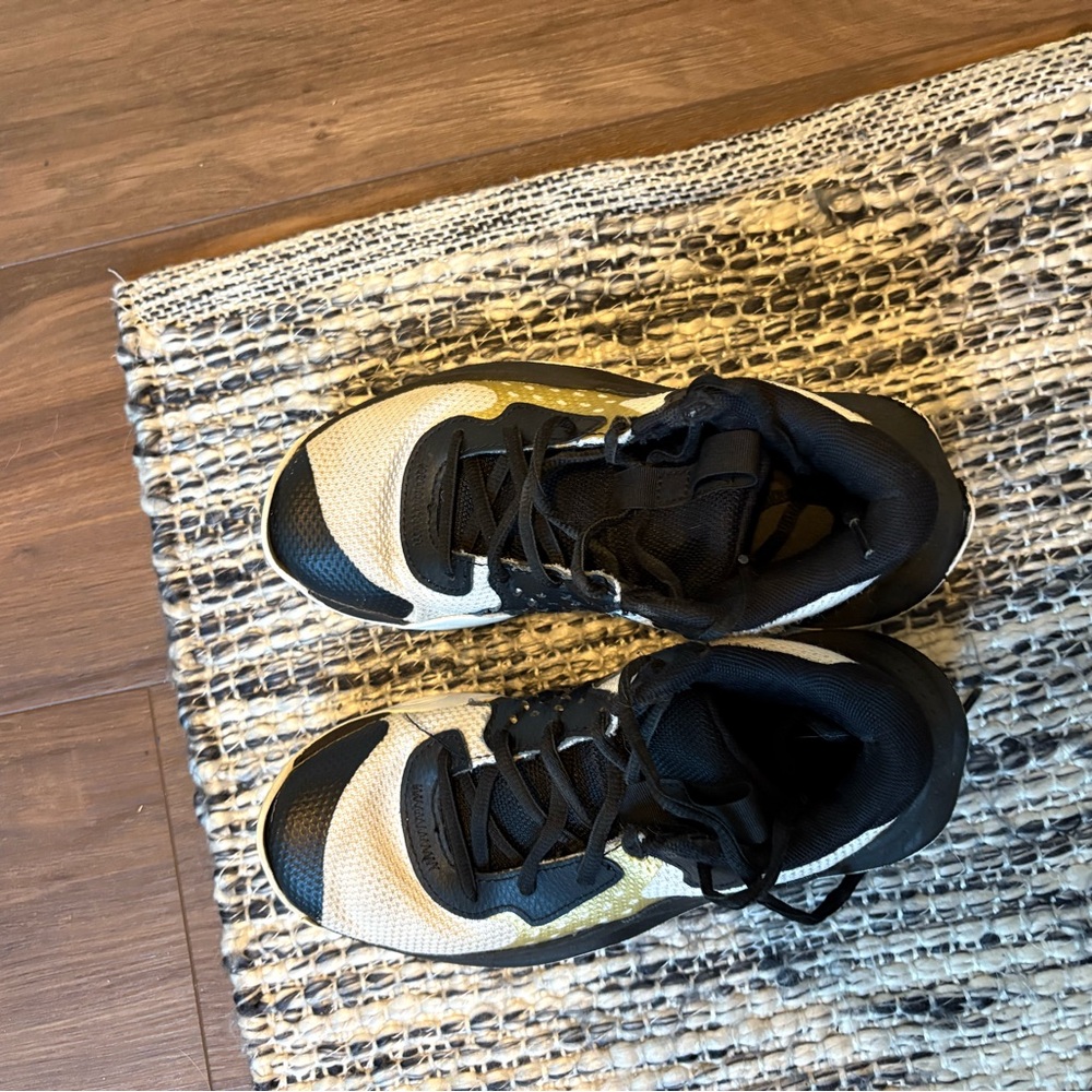 Under Armour Kids Sneakers Black and Gold